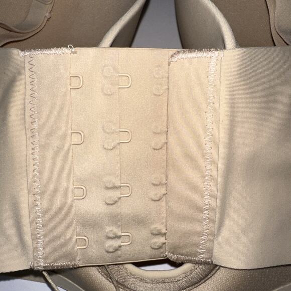 Skims Deep Plunge Shapewear Bra Small Sand Convert. Strapless Plus Clear Strap - Picture 4 of 10